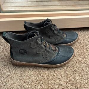 SOREL Out N About Mid Camo Ankle Boots Waterproof Utility Natural Rubber 9